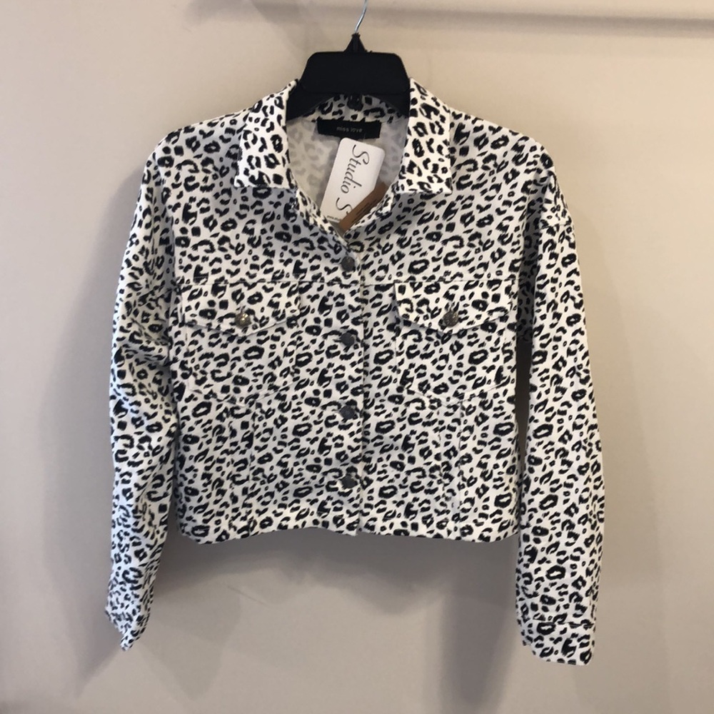 Studio S NWT Leopard print short jean jacket